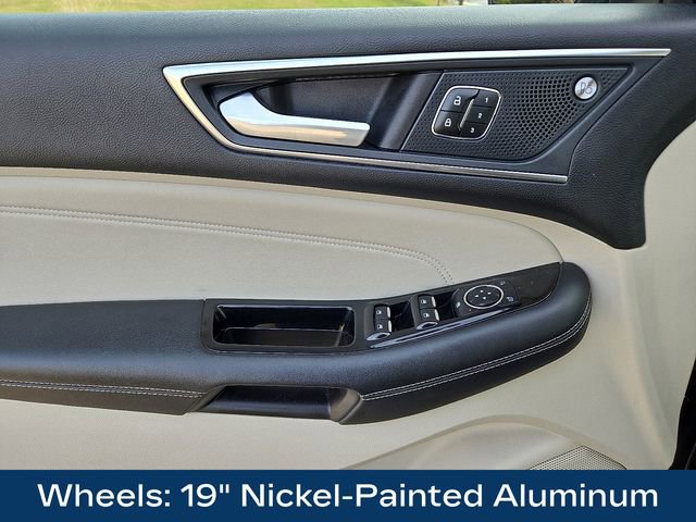 Used 2019 Ford Edge Titanium image 16