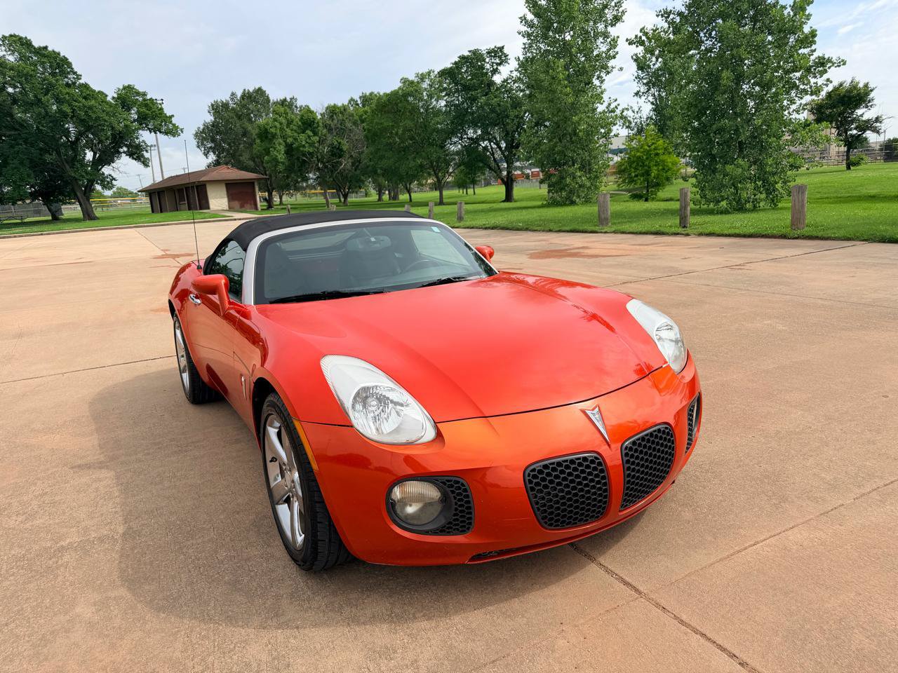 Used 2008 Pontiac Solstice GXP w/ Premium Package RWD image 29