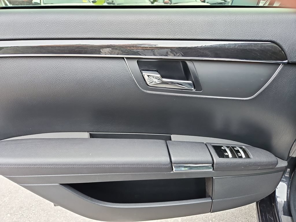 Used 2011 Mercedes-Benz S 550 w/ Sport Pkg image 30