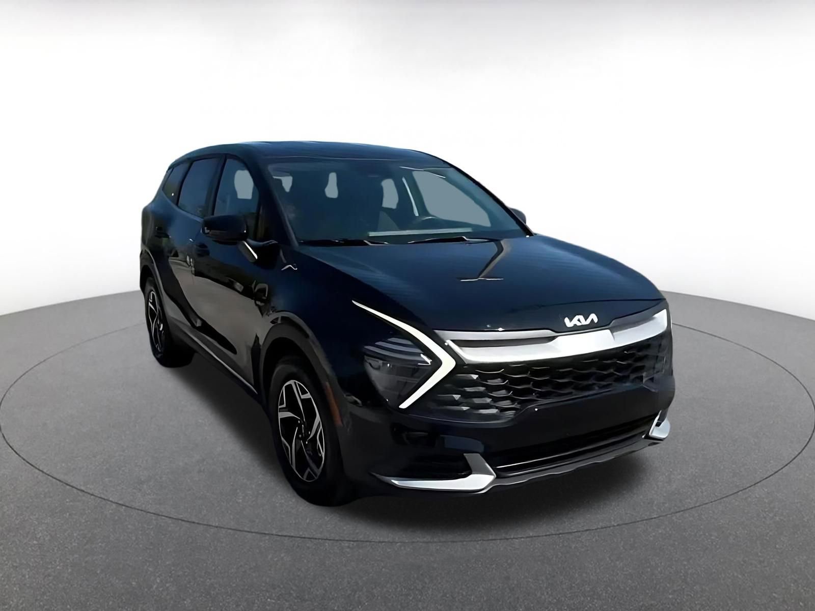 Used 2025 Kia Sportage LX image 3