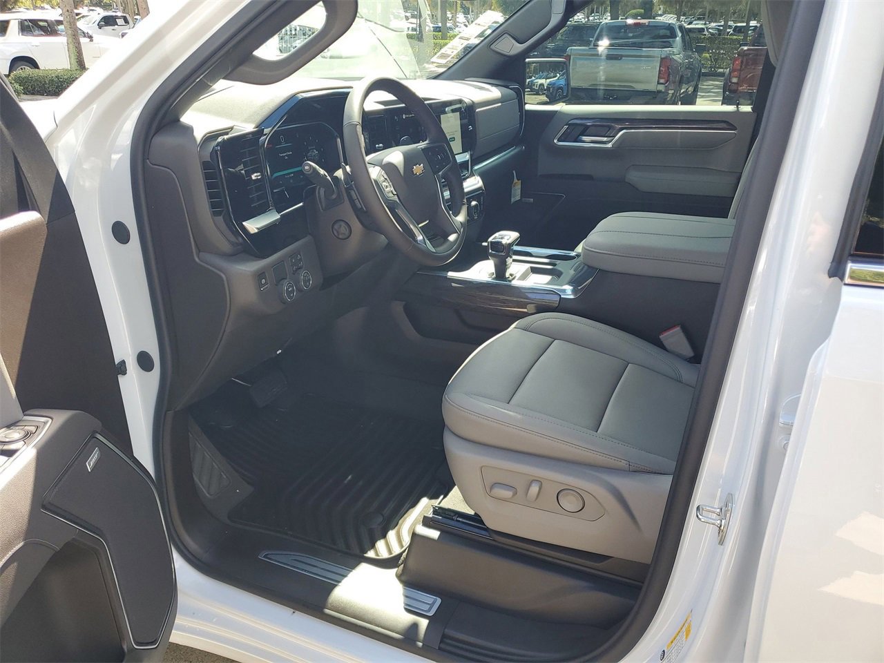 New 2026 Chevrolet Silverado 1500 LTZ w/ LTZ Premium Package image 15