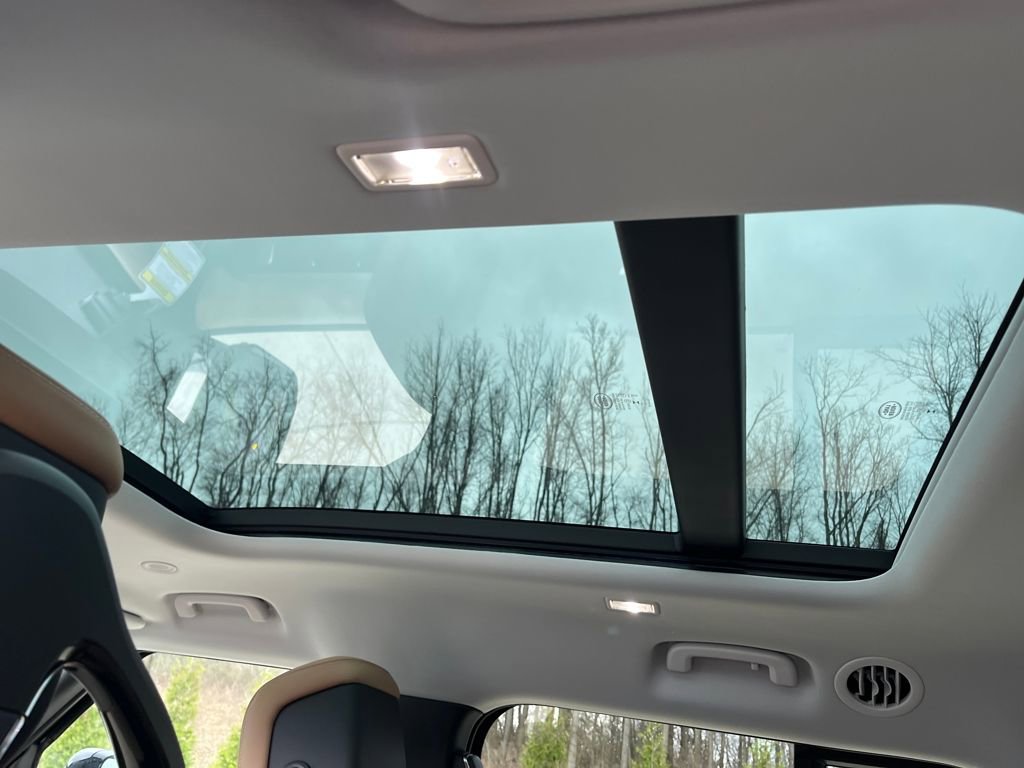 New 2026 Land Rover Defender 130 X-Dynamic SE image 17