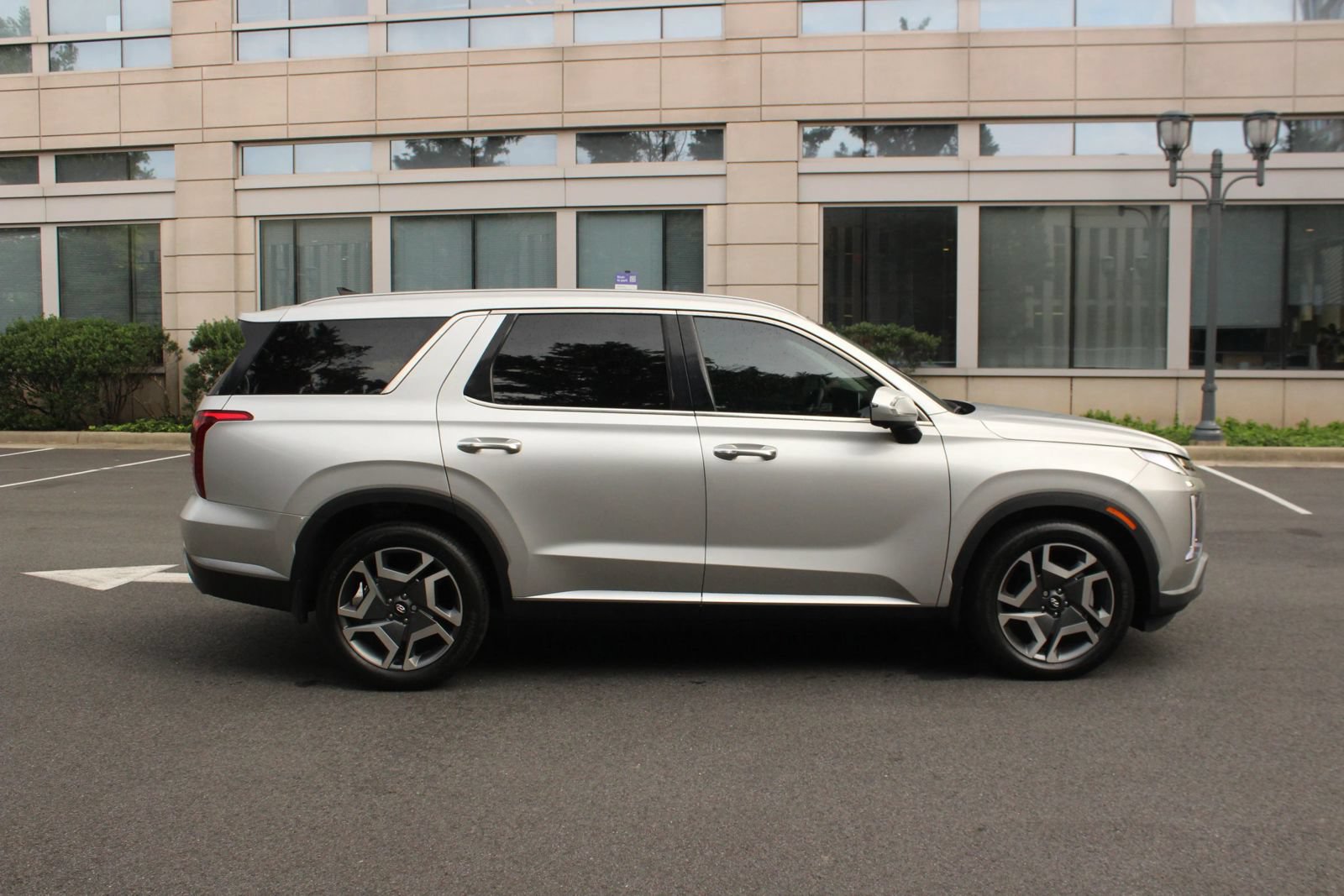 Used 2025 Hyundai Palisade SEL FWD image 6