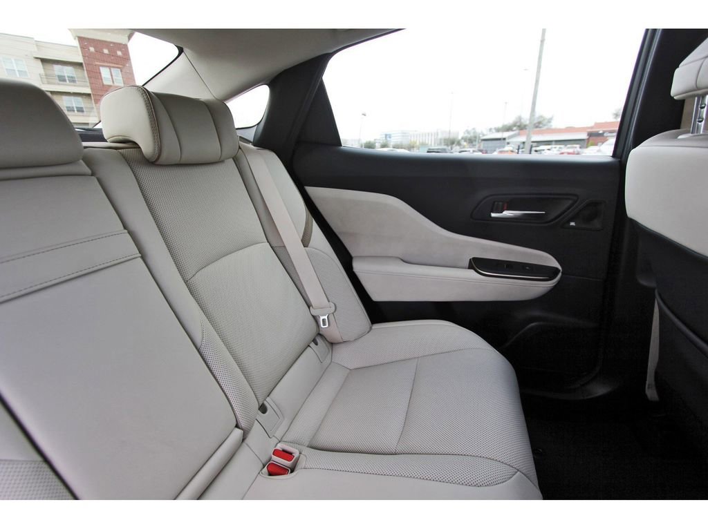 Used 2023 Toyota Crown Limited image 14