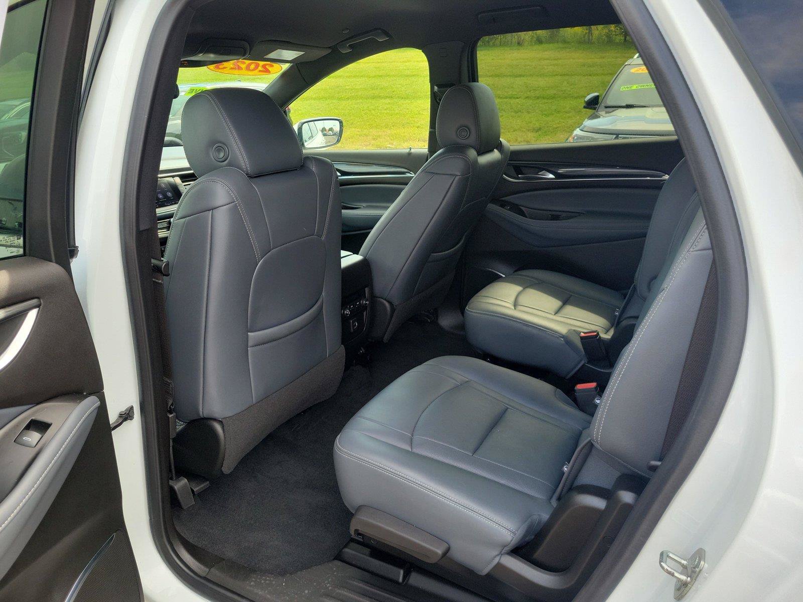 Used 2023 Buick Enclave Essence AWD/4WD image 13