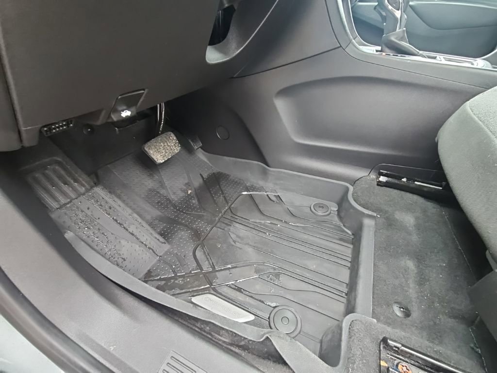 Certified 2024 Chevrolet Equinox LT w/ LPO, Floor Liner Package image 16