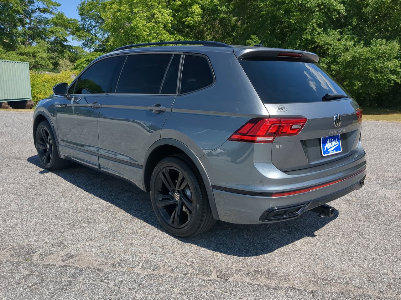 Used 2023 Volkswagen Tiguan SE R-Line FWD image 5