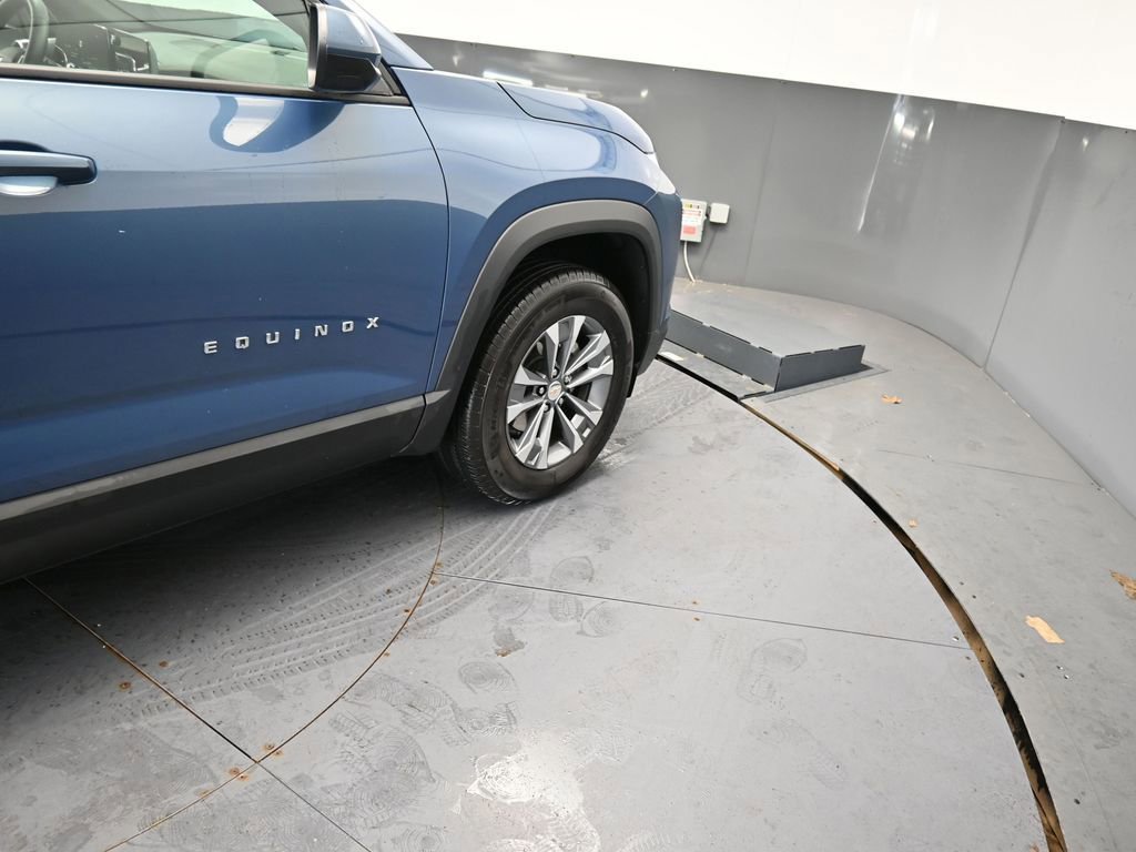 Used 2025 Chevrolet Equinox LT AWD/4WD image 23