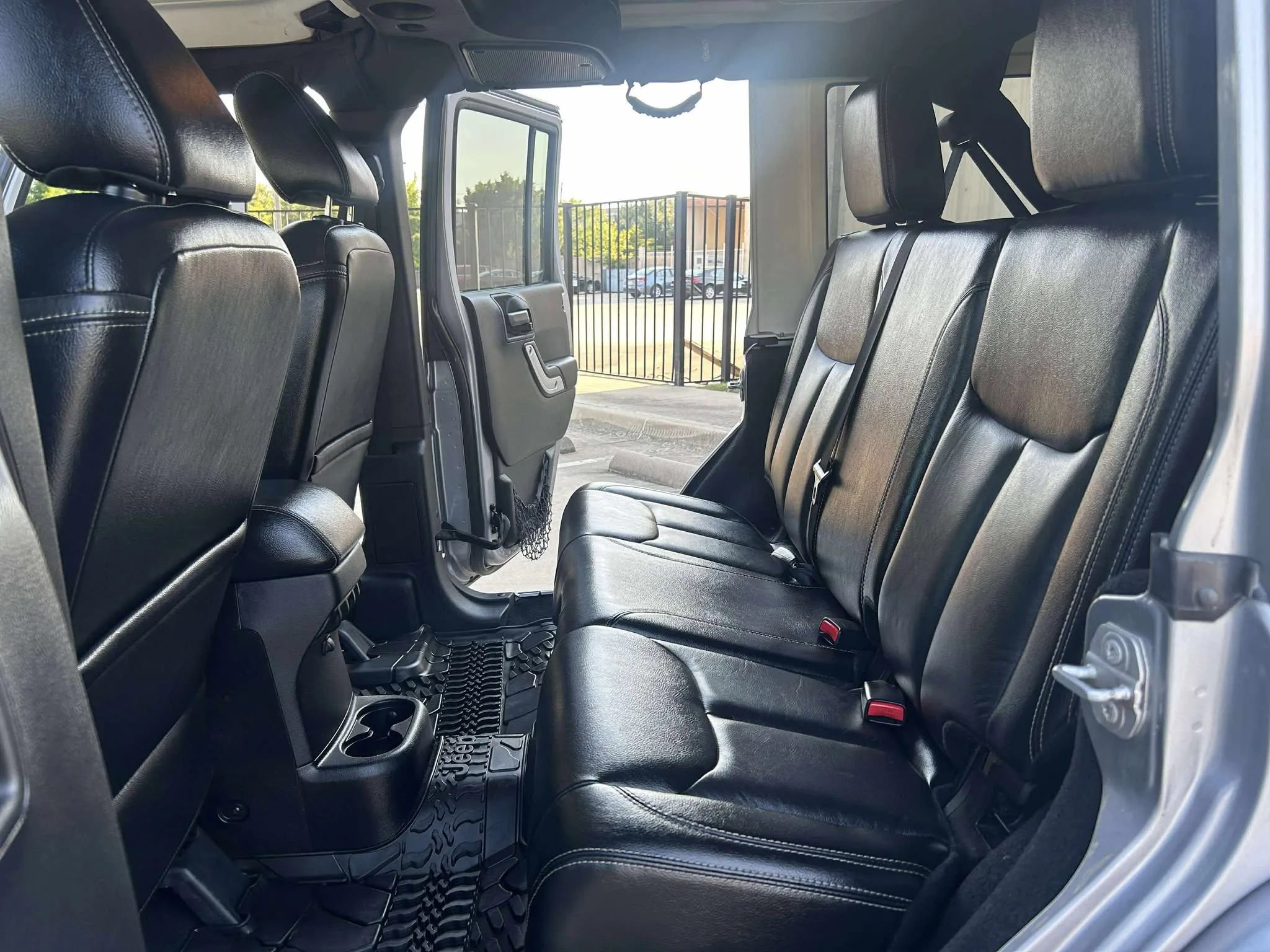 Used 2016 Jeep Wrangler Unlimited Rubicon AWD/4WD image 25