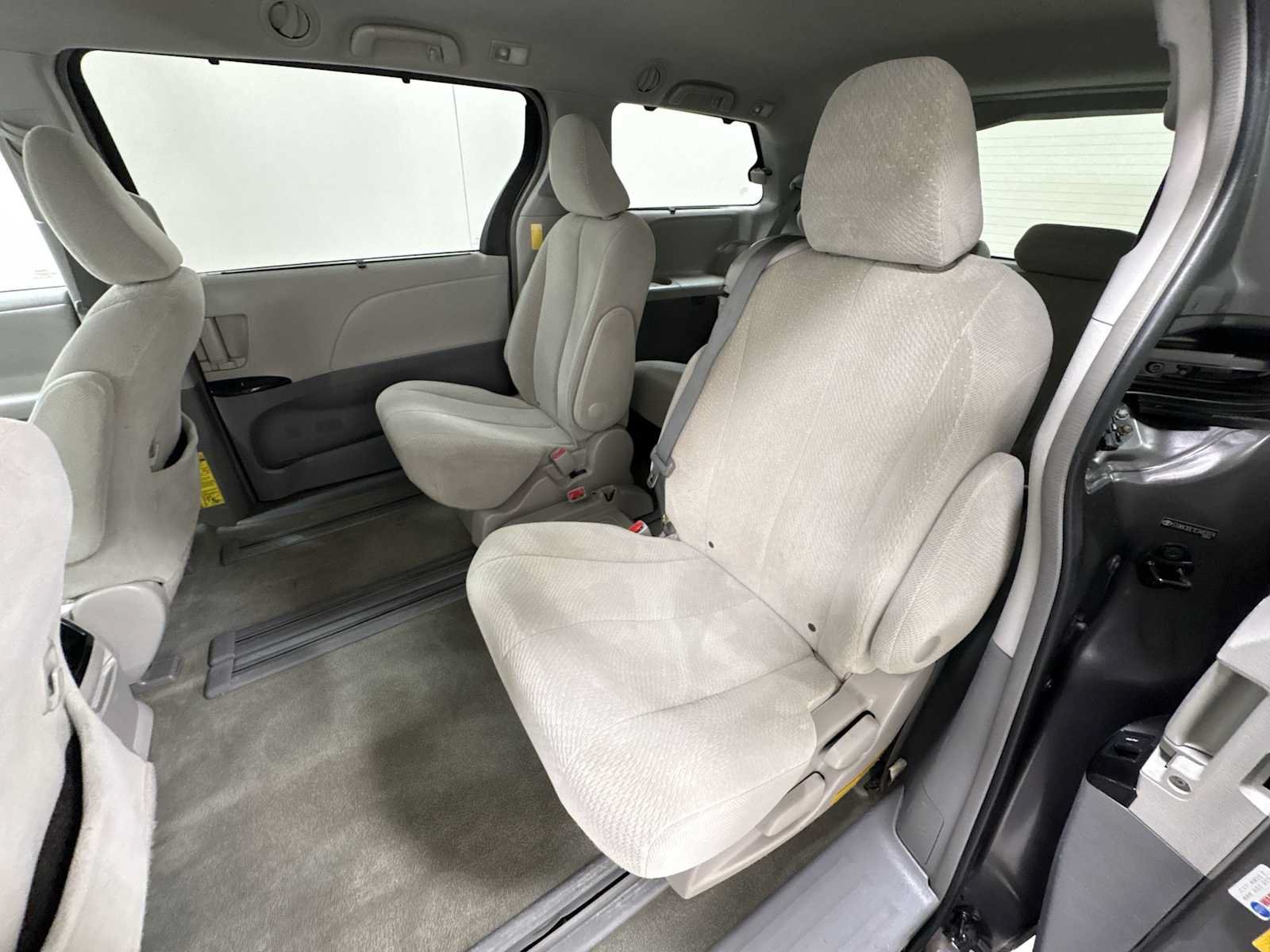 Used 2014 Toyota Sienna LE FWD image 23