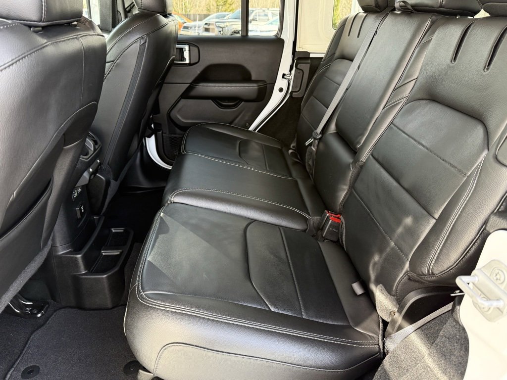 Used 2023 Jeep Wrangler Unlimited Sahara image 32