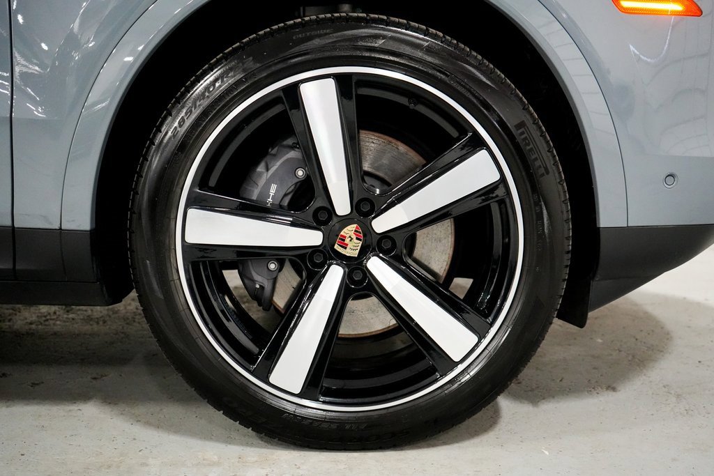 Used 2024 Porsche Cayenne image 25