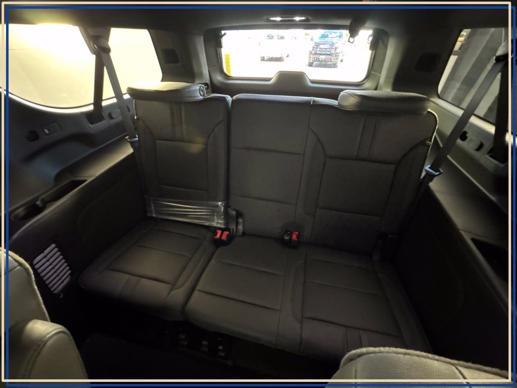 New 2026 Chevrolet Suburban RST w/ RST Capability Package AWD/4WD image 31