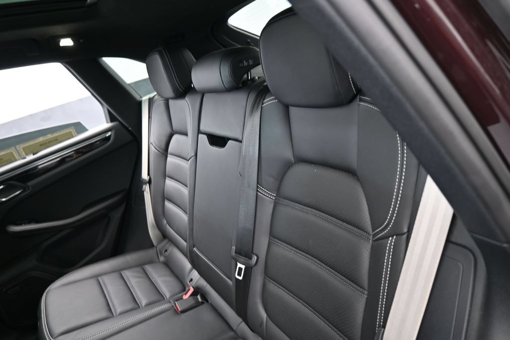 Used 2025 Porsche Macan GTS AWD/4WD image 38