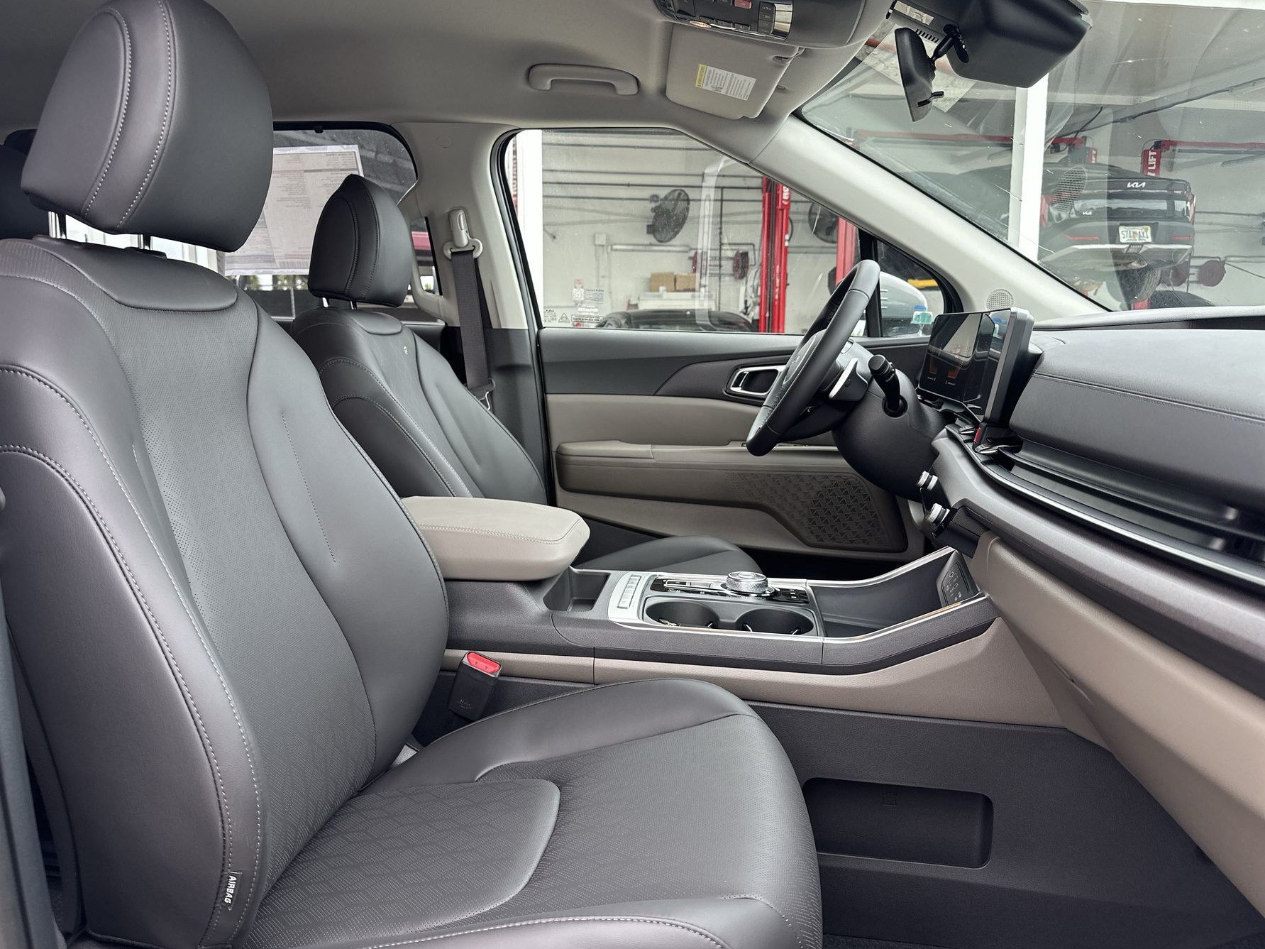 New 2026 Kia Carnival EX FWD image 25
