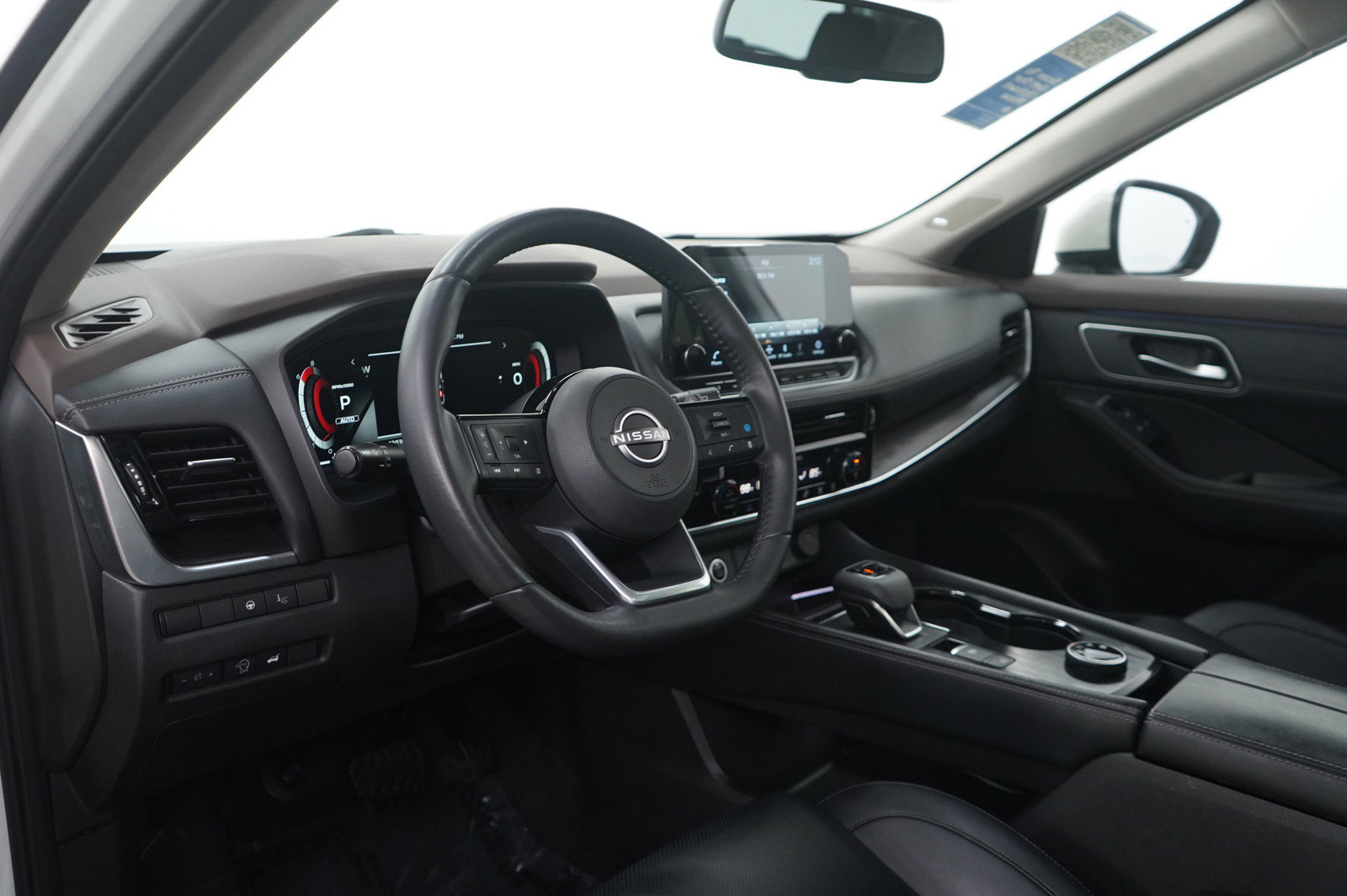 Used 2023 Nissan Rogue Platinum w/ Platinum Premium Package image 16