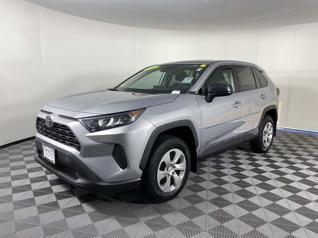 Used 2022 Toyota RAV4 LE AWD/4WD image 4