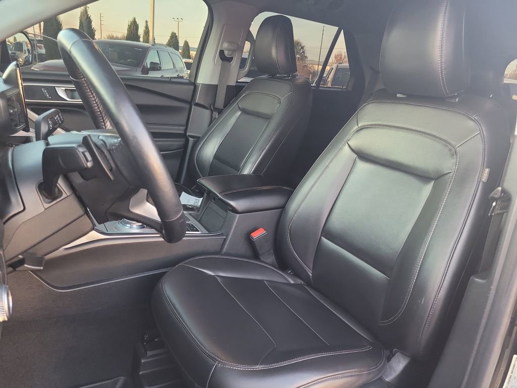 Used 2021 Ford Explorer XLT w/ Equipment Group 202A image 18
