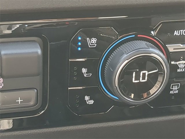 Certified 2024 Chevrolet Silverado 1500 High Country w/ Technology Package image 27