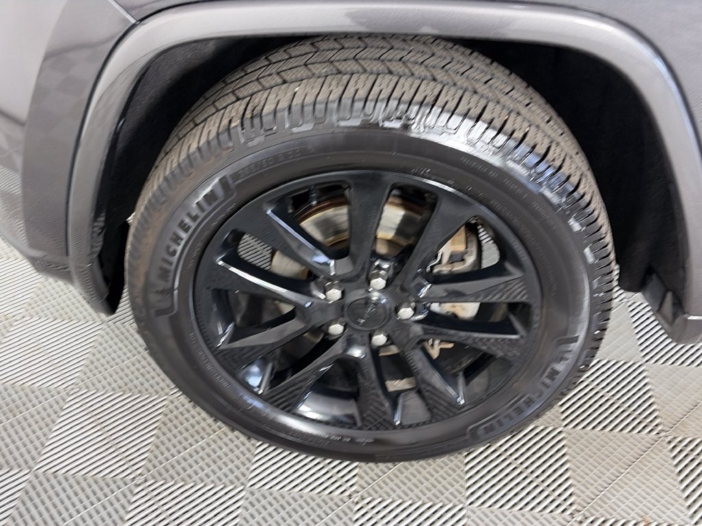 Used 2018 Jeep Grand Cherokee Altitude AWD/4WD image 8