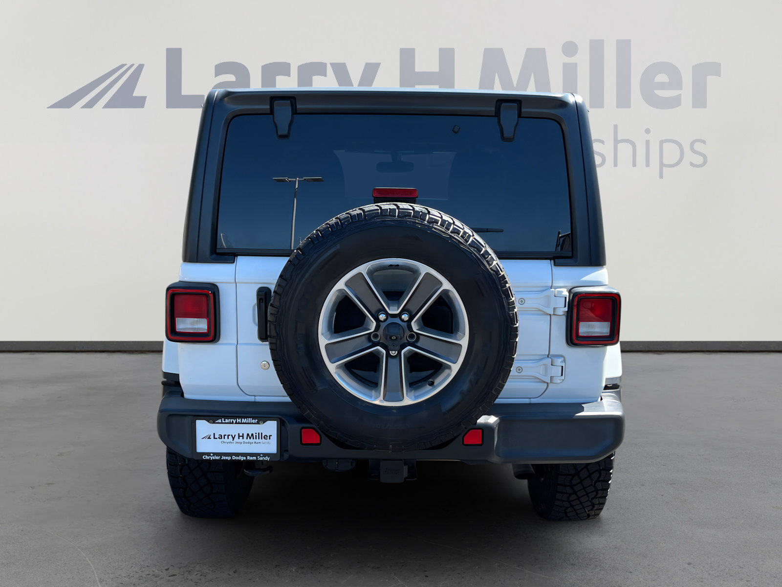 Used 2018 Jeep Wrangler Unlimited Sahara AWD/4WD image 4
