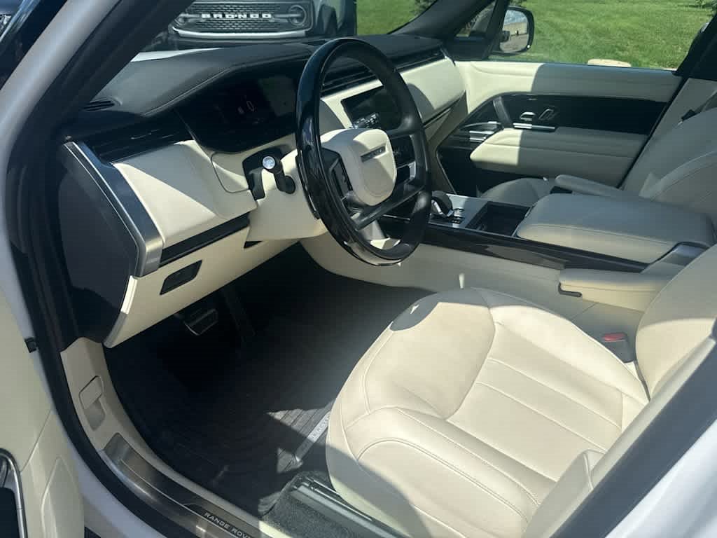 Certified 2025 Land Rover Range Rover Long Wheelbase SE AWD/4WD image 15