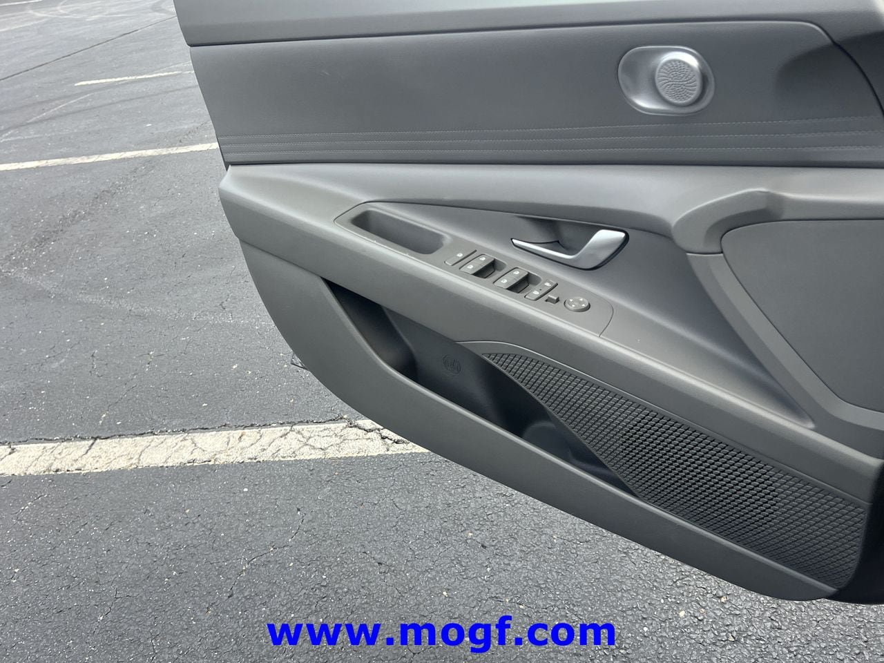 Used 2022 Hyundai Elantra SEL FWD image 15