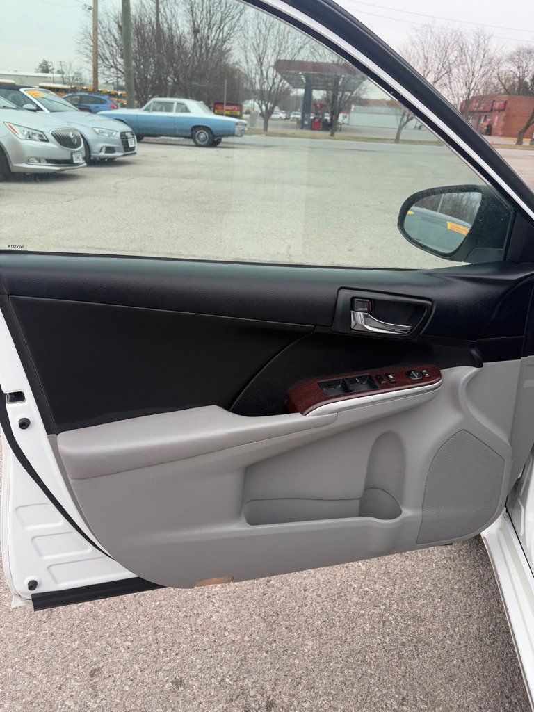 Used 2014 Toyota Camry XLE image 11