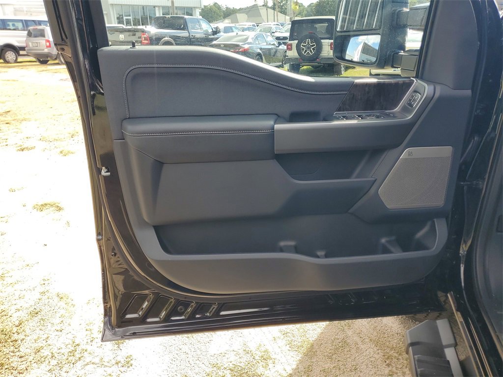 New 2026 Ford F250 Lariat w/ Black Appearance Package image 5