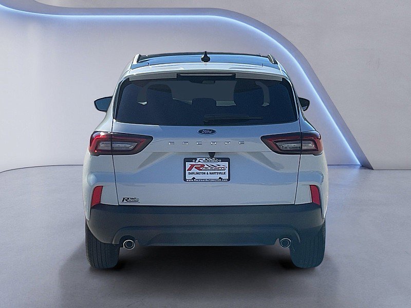 New 2026 Ford Escape ST-Line w/ Cold Weather Package FWD image 3