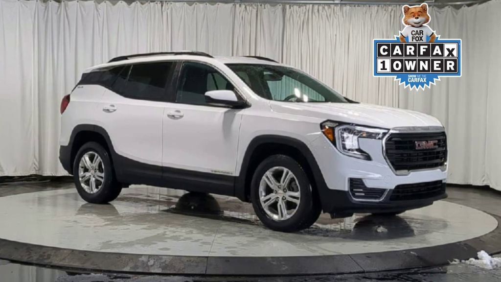 Used 2022 GMC Terrain SLE w/ Driver Convenience Package image 2