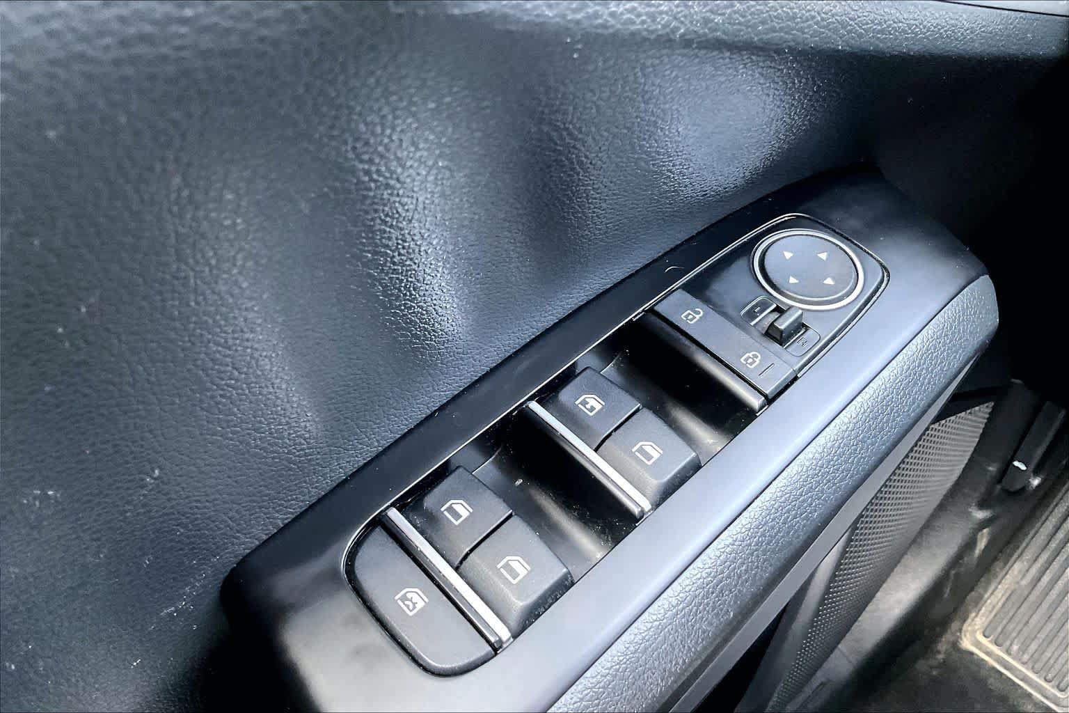 Used 2023 Kia Soul LX w/ LX Technology Package FWD image 34