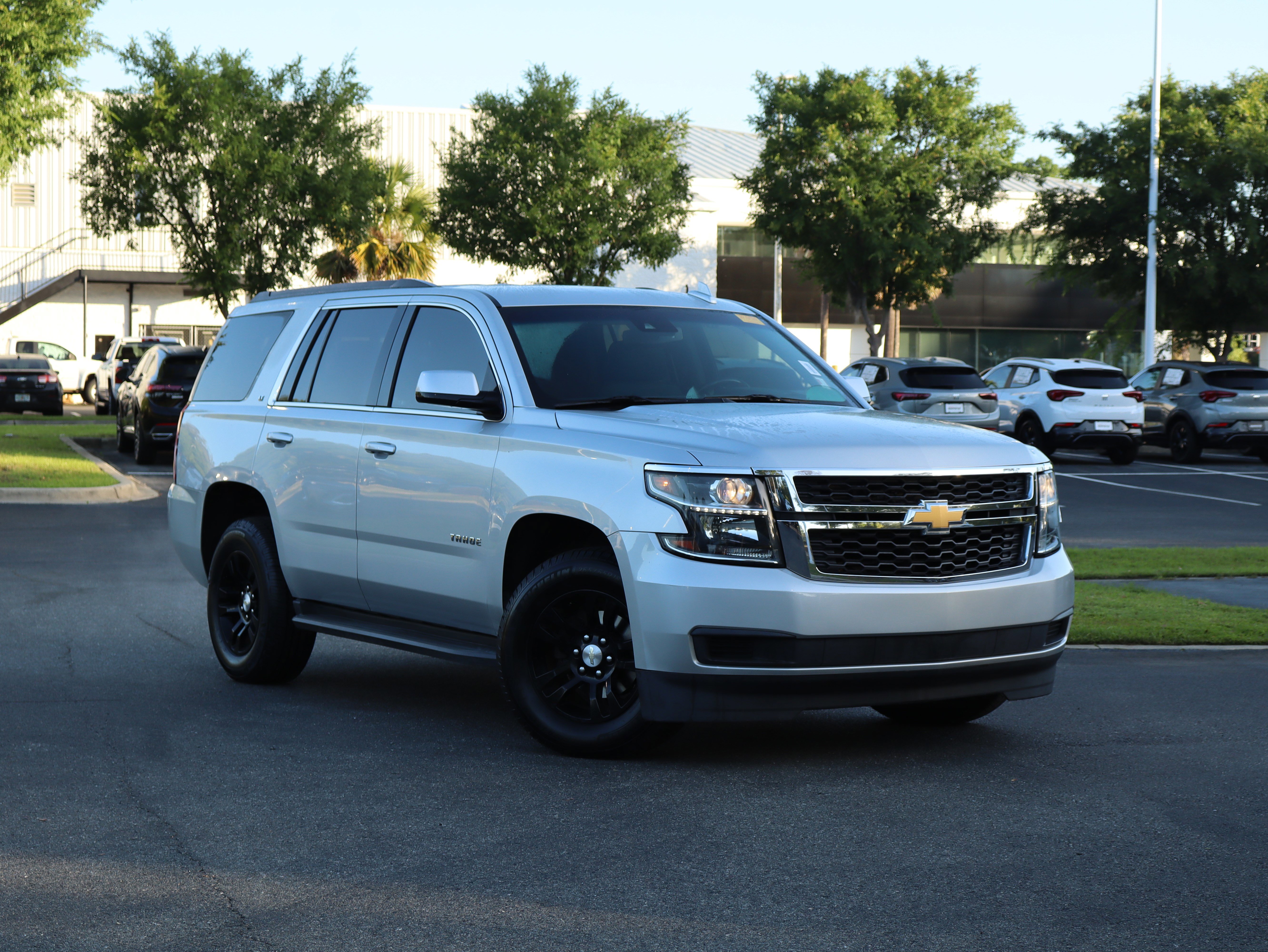 Used 2017 Chevrolet Tahoe LT RWD image 2