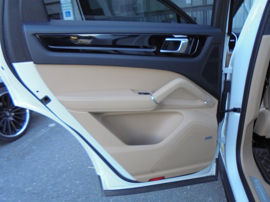 Used 2019 Porsche Cayenne E-Hybrid image 27