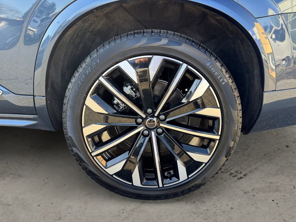 Used 2025 Volvo XC90 B5 Plus image 9