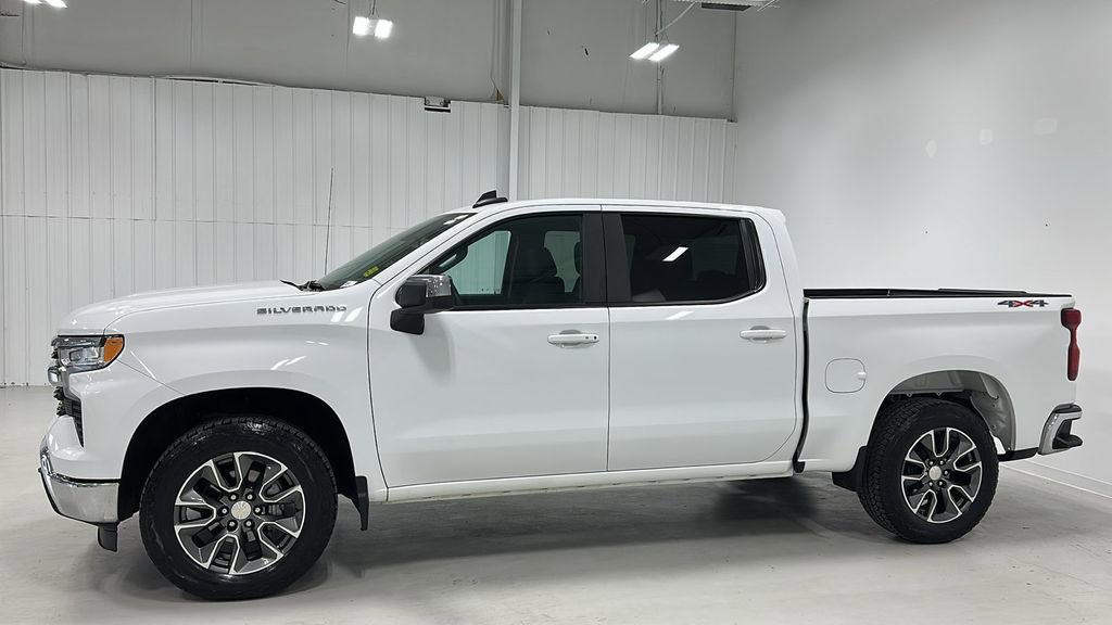 Used 2023 Chevrolet Silverado 1500 LT AWD/4WD image 2