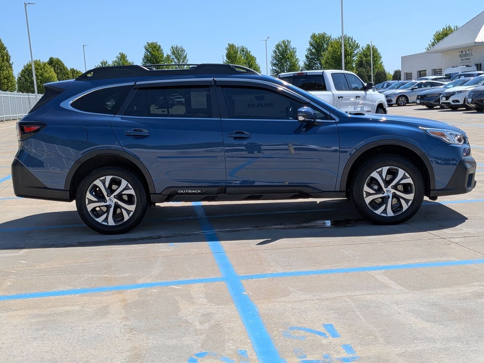 Used 2022 Subaru Outback Limited AWD/4WD image 5