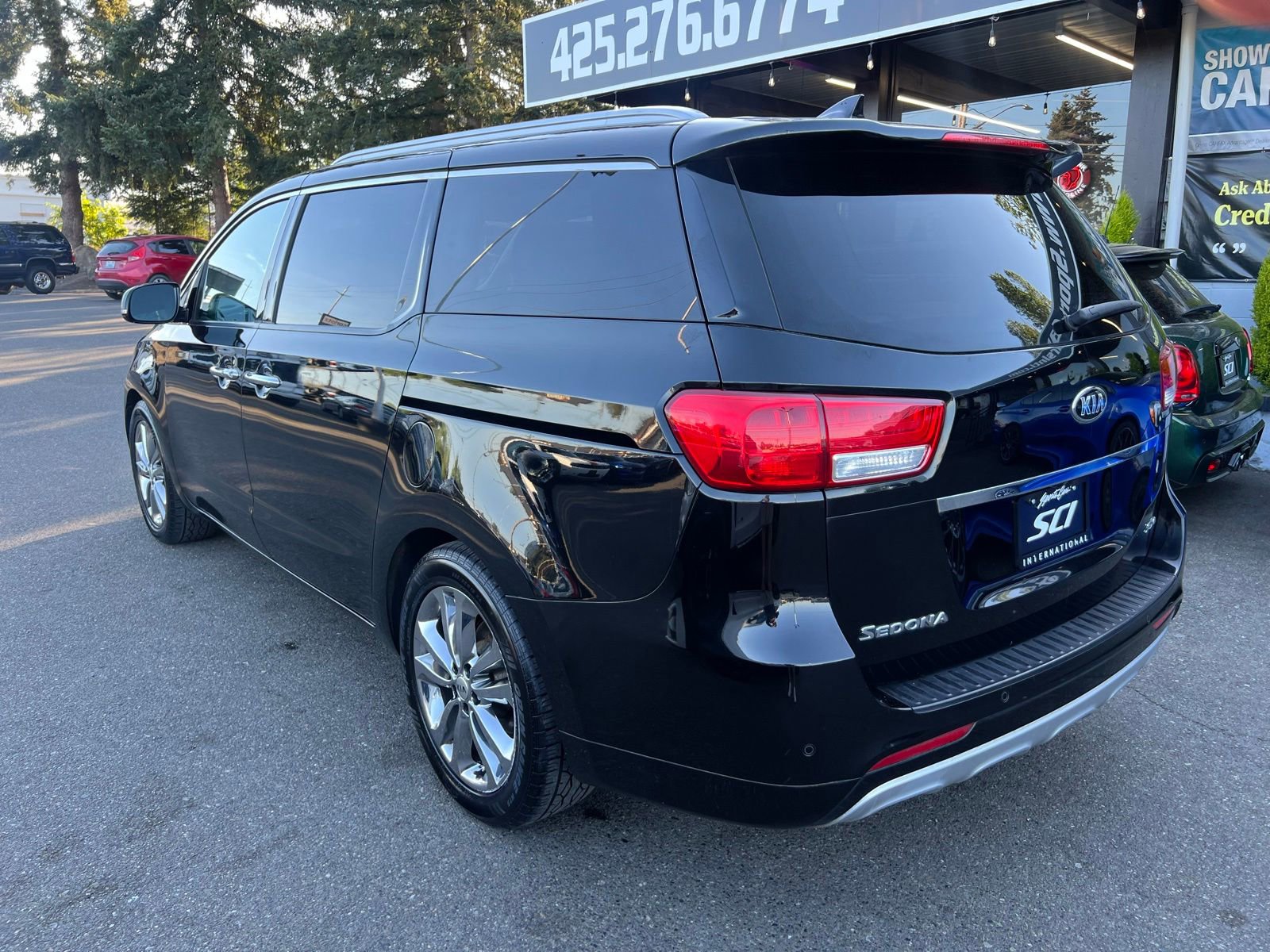 Used 2016 Kia Sedona SX Limited FWD image 3
