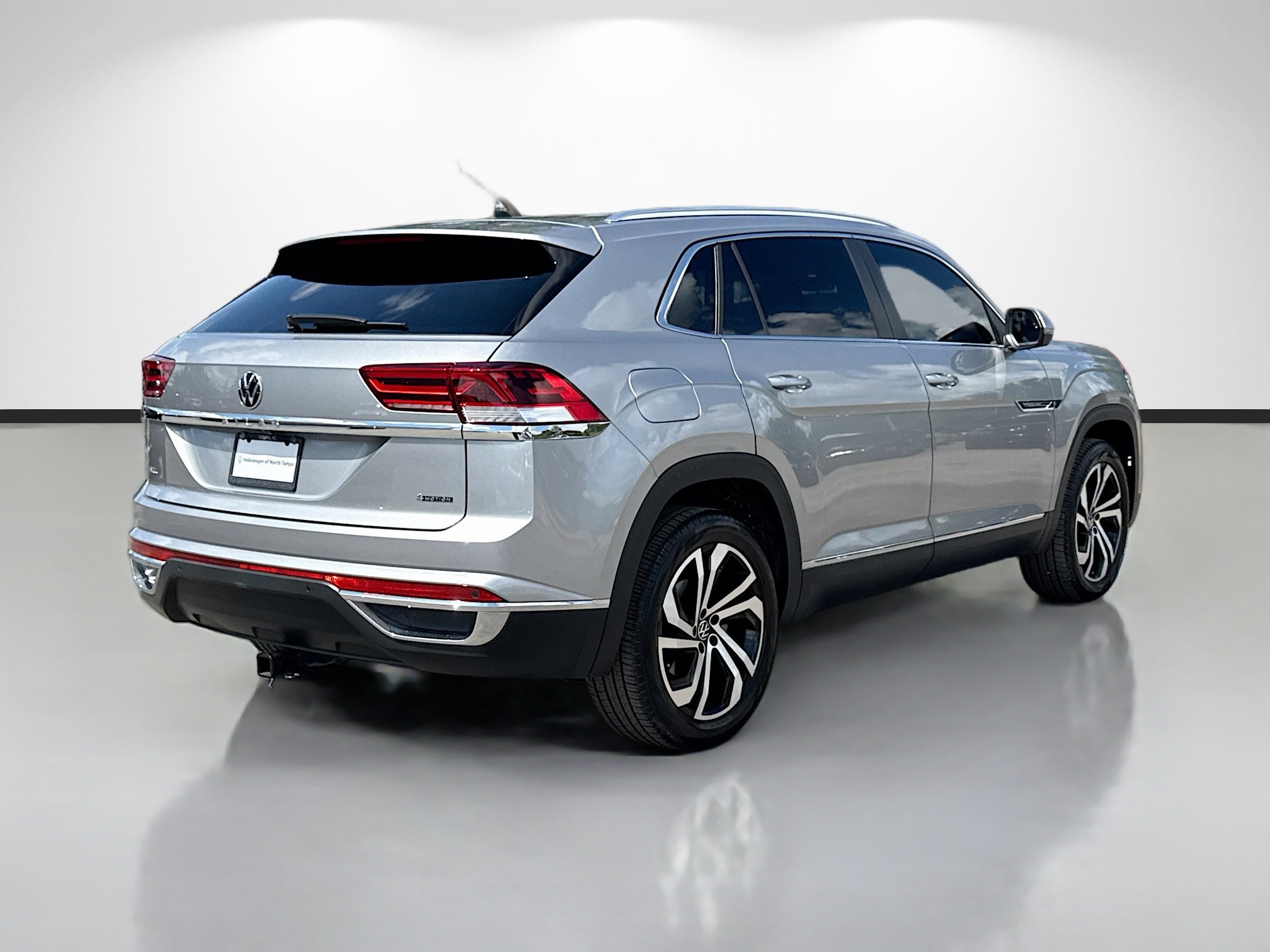 Used 2023 Volkswagen Atlas Cross Sport SEL AWD/4WD image 3