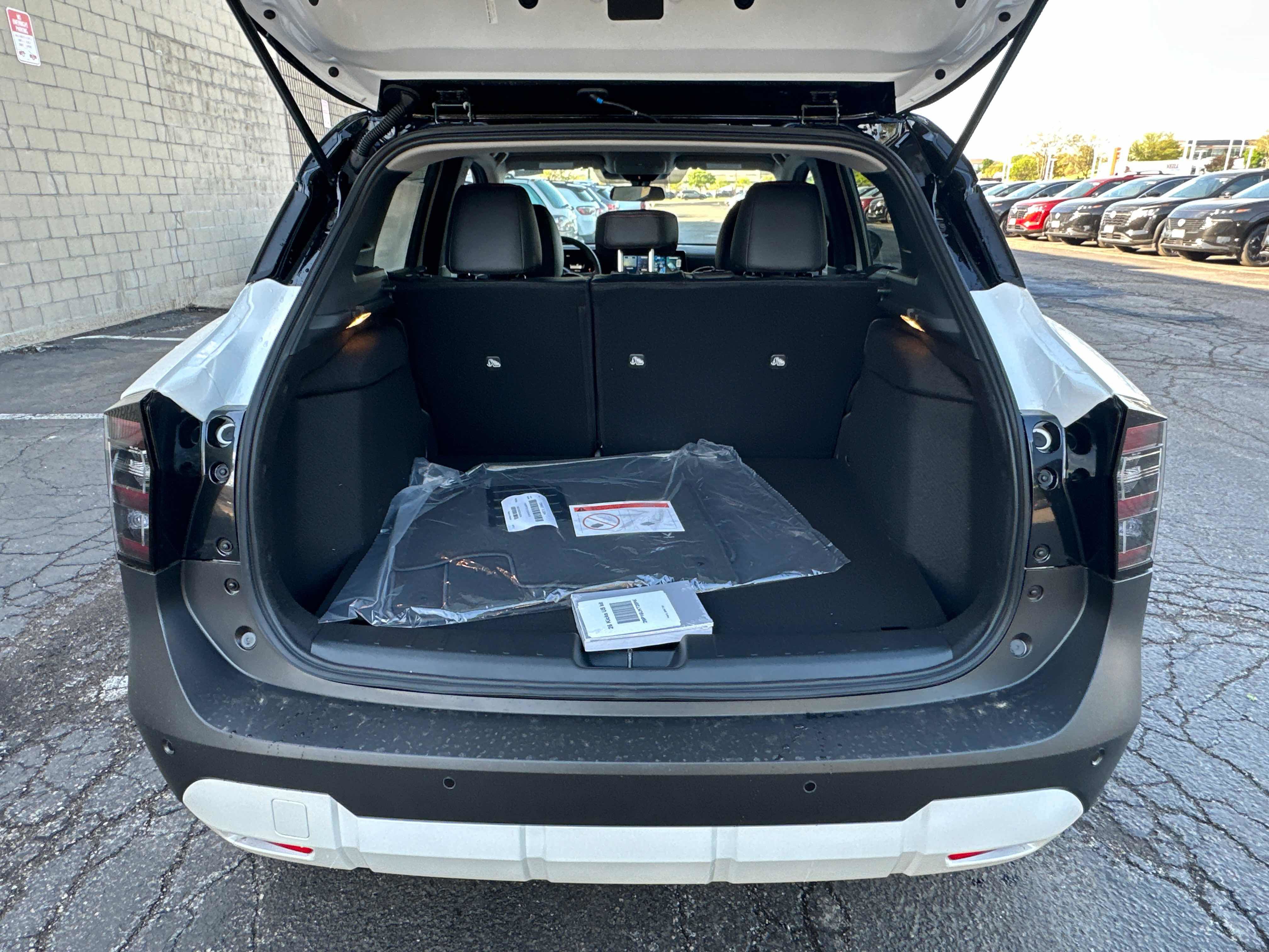 New 2026 Nissan Kicks SR w/ Cold Weather Package AWD/4WD image 15