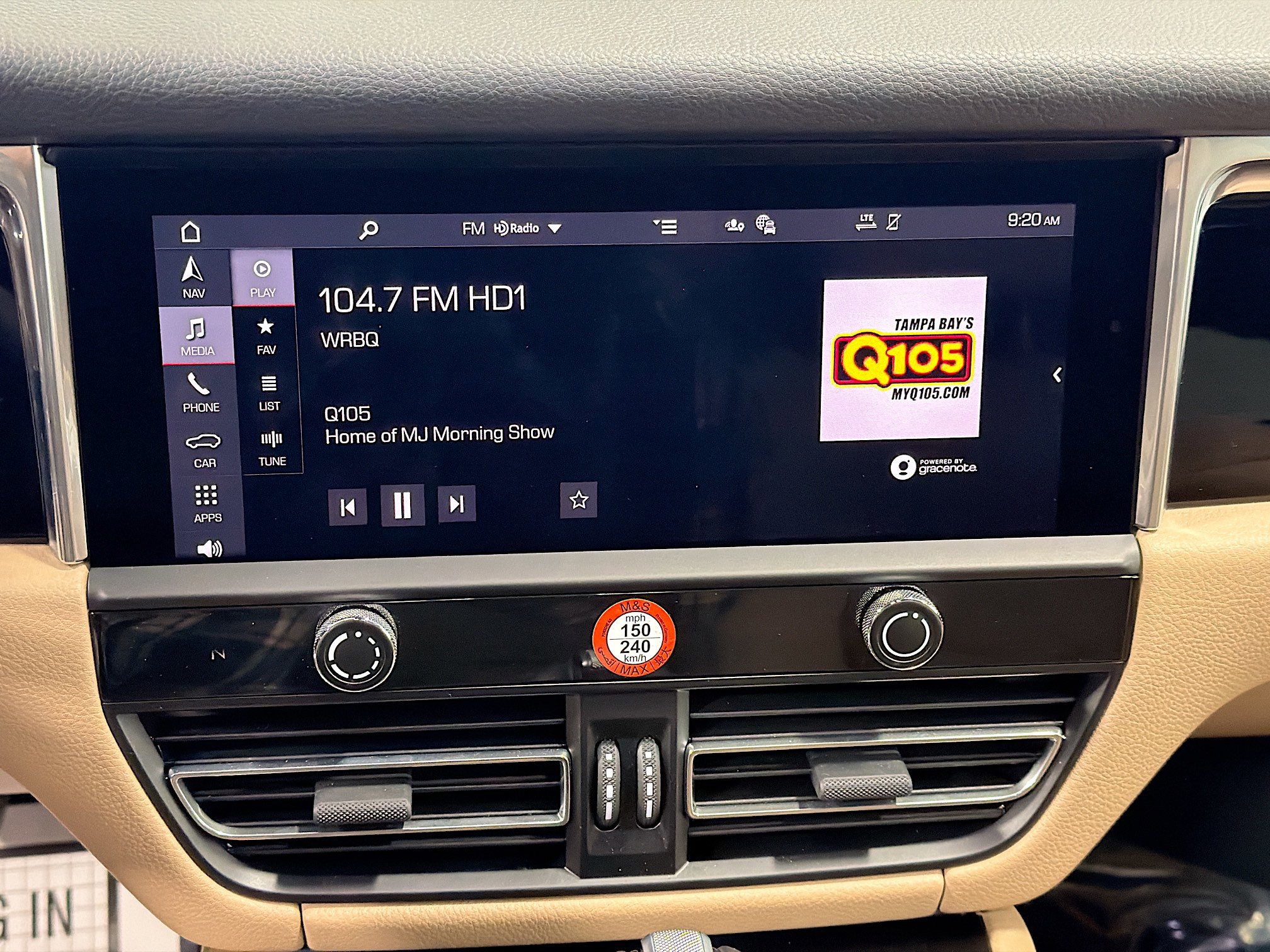 Certified 2025 Porsche Macan image 30