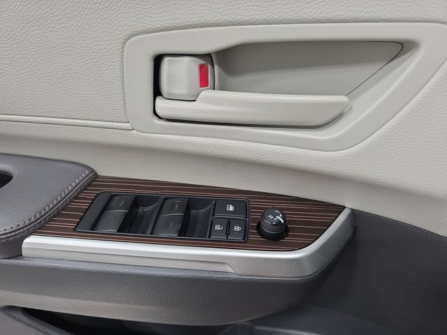 Certified 2023 Toyota Sienna LE FWD image 25