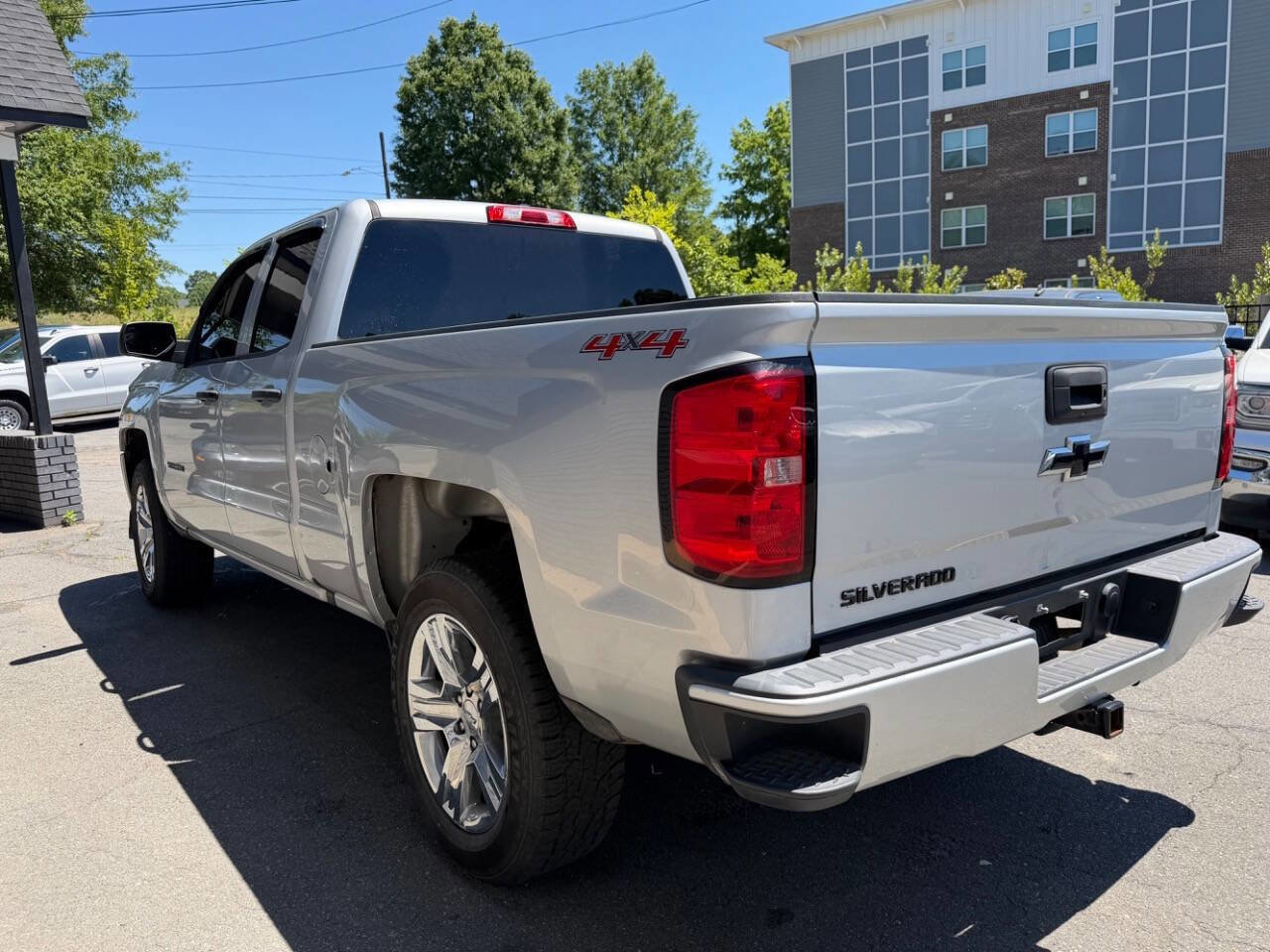 Used 2017 Chevrolet Silverado 1500 Custom w/ Custom Convenience Package AWD/4WD image 5