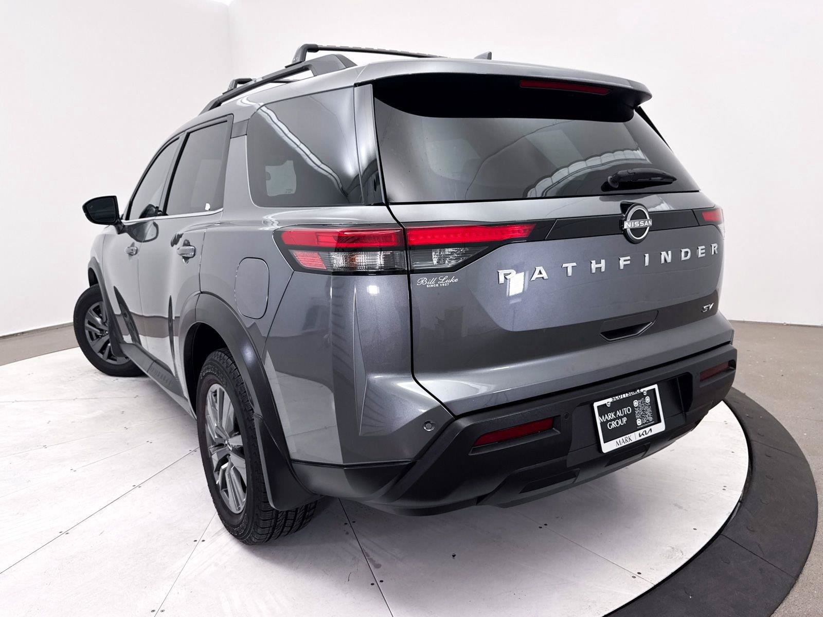 Used 2022 Nissan Pathfinder SV FWD image 6