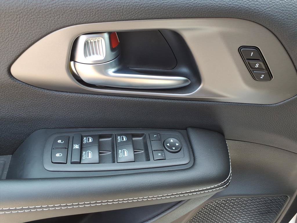 New 2027 Chrysler Pacifica Select FWD image 19