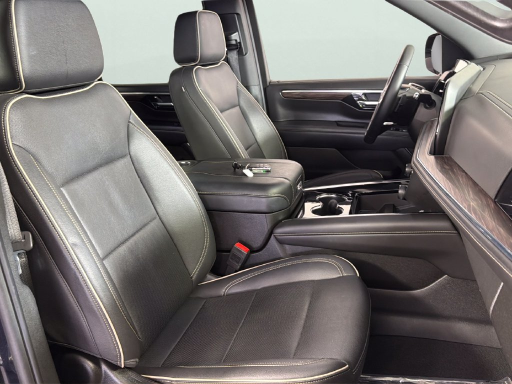 Certified 2025 Chevrolet Suburban Premier RWD image 37
