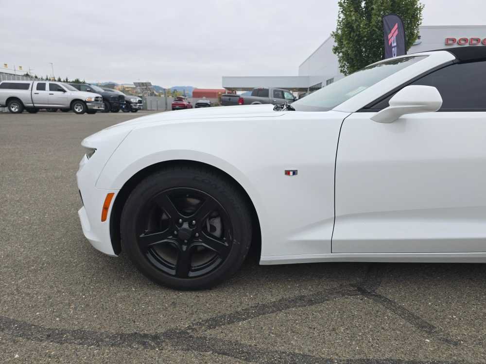 Used 2016 Chevrolet Camaro LT RWD image 20