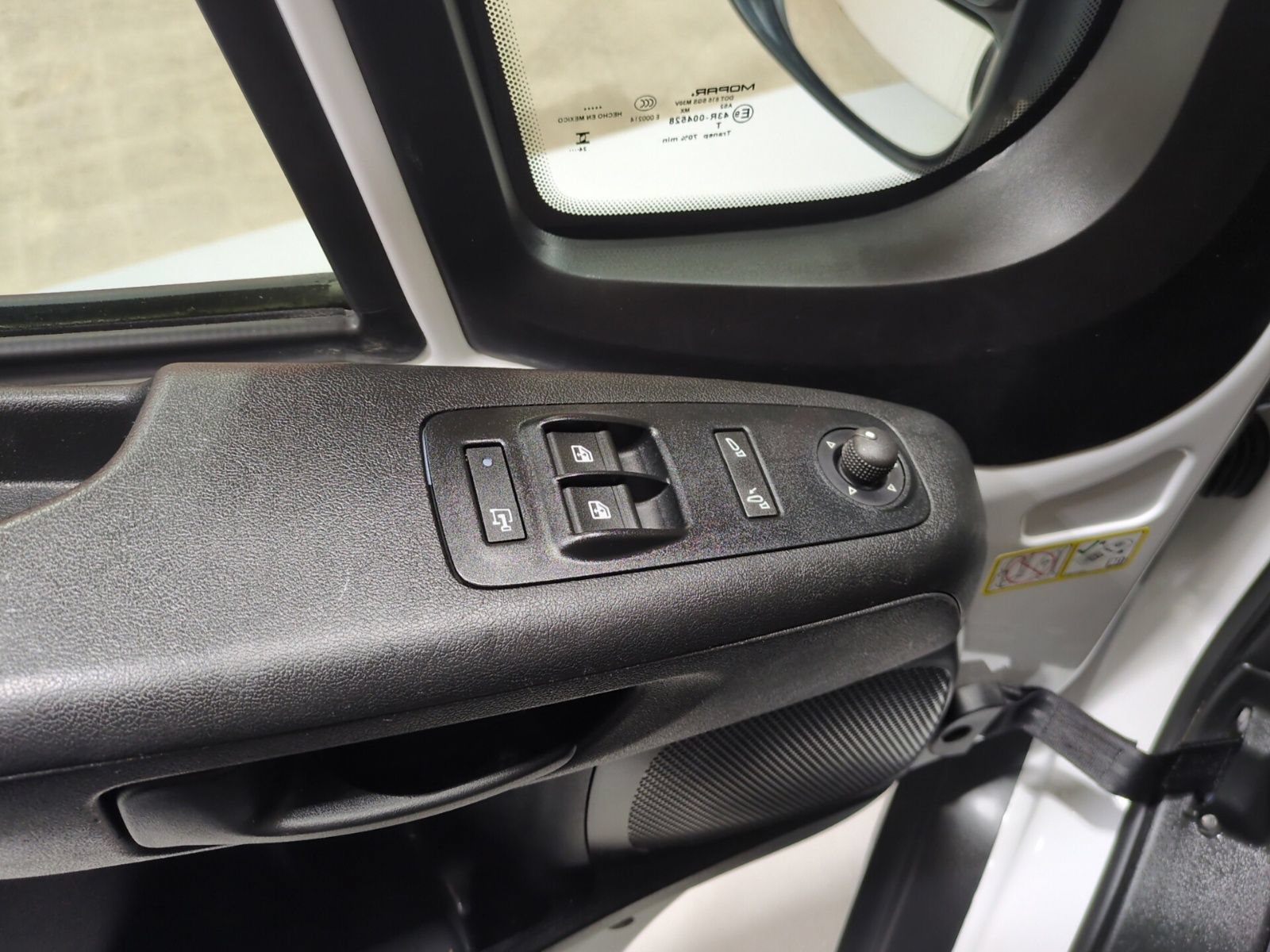 Used 2025 RAM ProMaster 2500 w/ Convenience Group FWD image 15