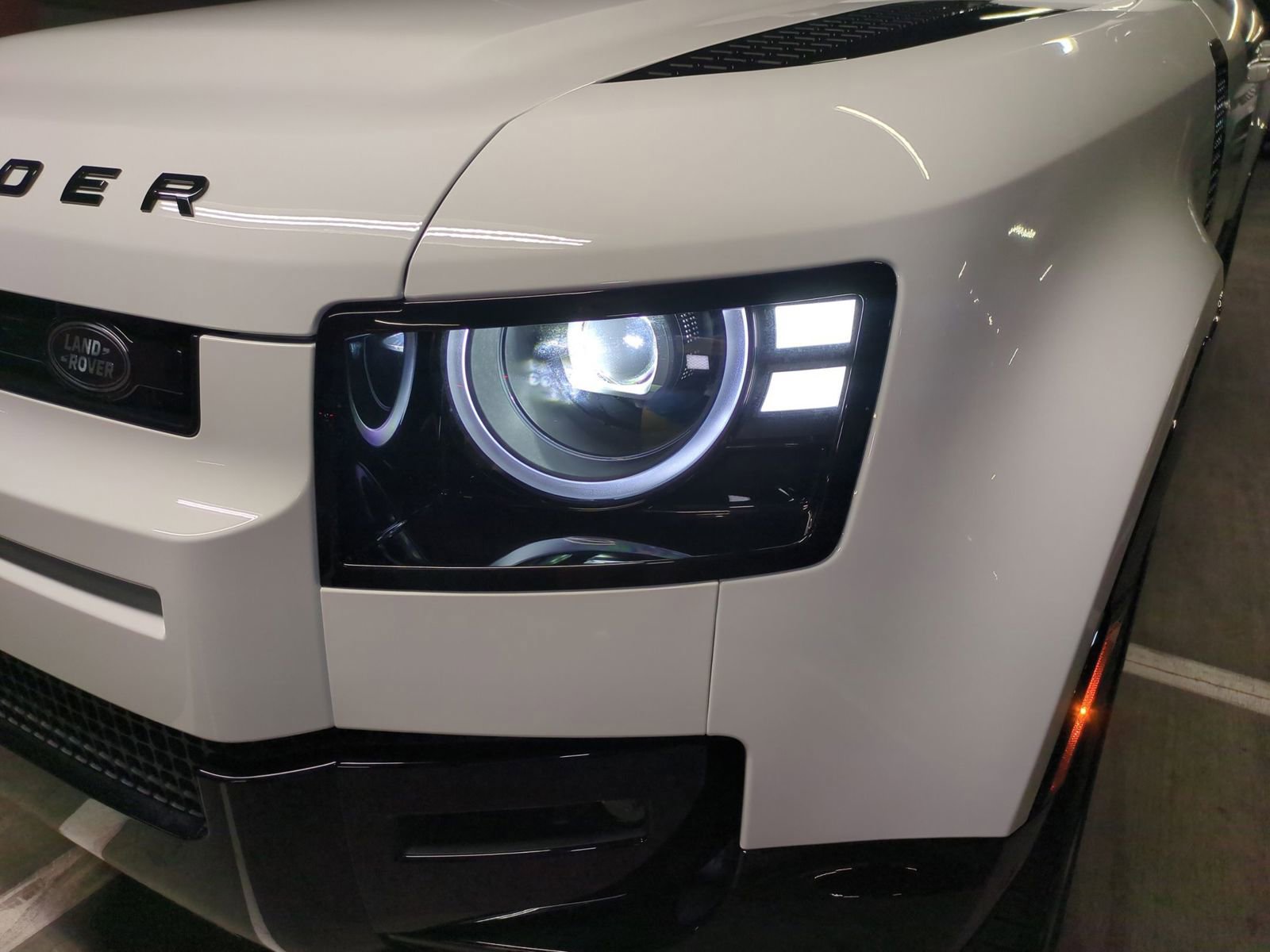 New 2026 Land Rover Defender 110 X-Dynamic SE image 10