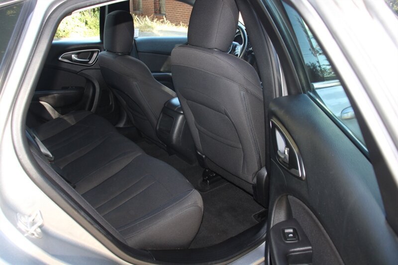 Used 2015 Chrysler 200 Limited w/ Convenience Group FWD image 6